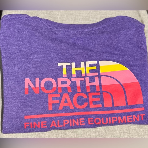The North Face Longsleeve T-Shirt - Picture 1 of 8